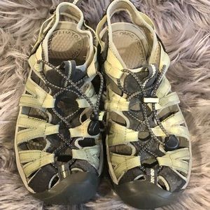 Keen women’s water shoes. Sz. 8